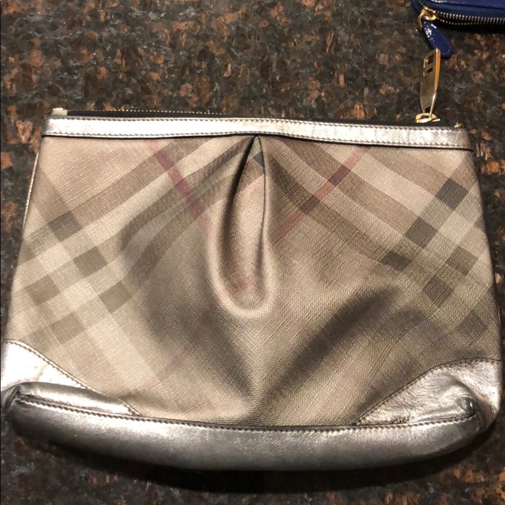 Burberry clutch / make-up toiletry bag